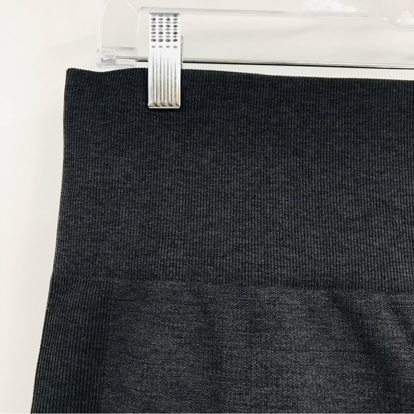 Lululemon Mid Rise Seamless Crop Leggings - Picture 2 of 5